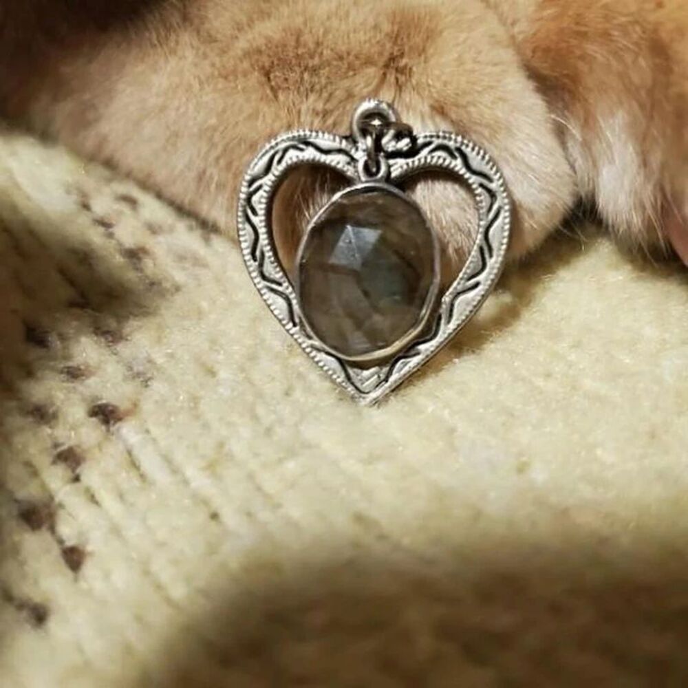 Silver heart-shaped pendant with a faceted shiney labradorite stone dangle middl
